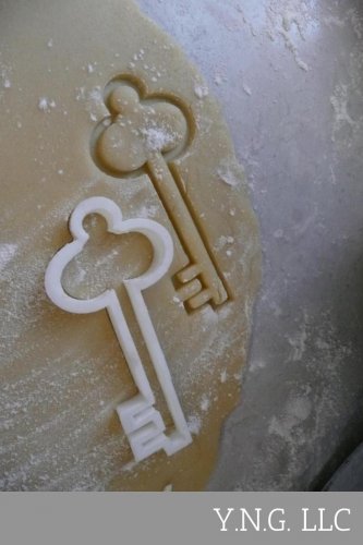 ANTIQUE OLD KEY COOKIE CUTTER CAKE FONDANT SPECIAL OCCASION MADE IN USA PR475