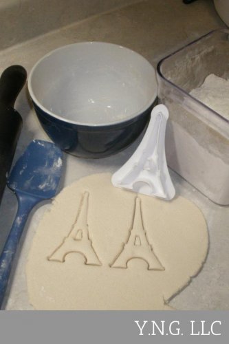 EIFFEL TOWER PARIS FRANCE COOKIE CUTTER CAKE FONDANT SPECIAL OCCASION USA PR482