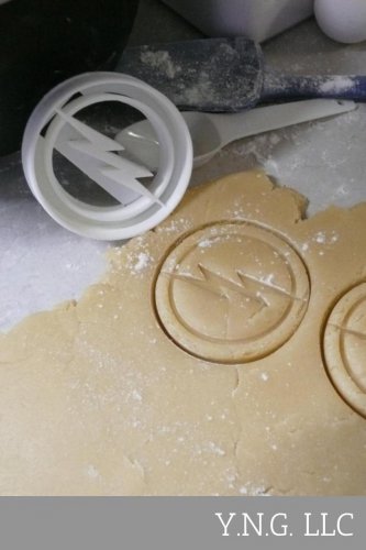 FLASH SUPERHERO DC COMICS CHARACTER COOKIE CUTTER FONDANT BAKING TOOL USA PR489