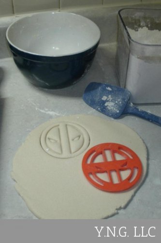 DEADPOOL SUPERHERO MARVEL CHARACTER COOKIE CUTTER FONDANT BAKING TOOL USA PR504
