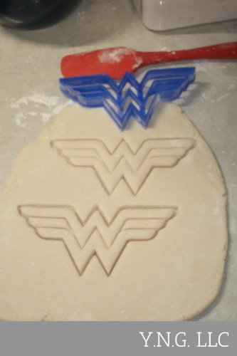 WONDER WOMAN SUPERHERO LOGO COOKIE CUTTER FONDANT BAKING TOOL USA PR511