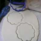 ROUND PLAQUE FRAME OUTLINE WITH 12 TWELVE SCALLOPS COOKIE CUTTER USA PR2997
