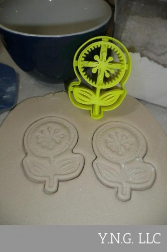 DANDELION YELLOW COMMON FLOWER PERENNIAL PLANT MEADOW COOKIE CUTTER USA PR2653