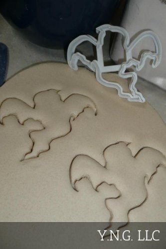 FLYING GHOST OUTLINE SPOOKY SCARY HAUNTED HALLOWEEN COOKIE CUTTER USA PR2940