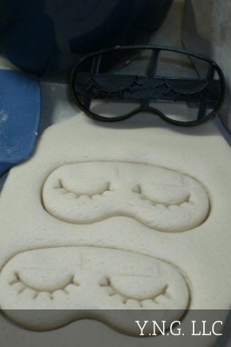 SLEEP MASK WITH LASHES SWEET DREAMS WOMEN LADY LADIES COOKIE CUTTER USA PR2518