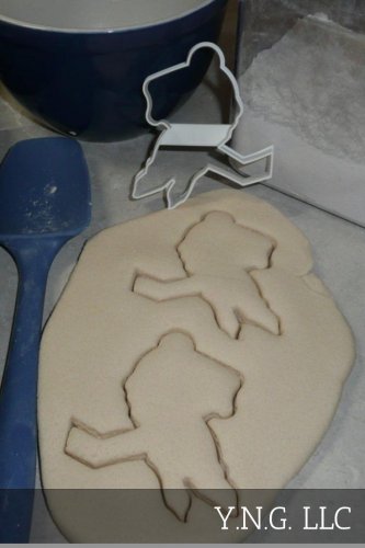 ICE HOCKEY PLAYER WITH STICK OUTLINE TEAM SPORTS NHL COOKIE CUTTER USA PR2483