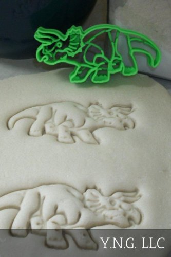 TRICERATOPS DINOSAUR JURASSIC LARGE FRILL THREE HORNED COOKIE CUTTER USA PR2399