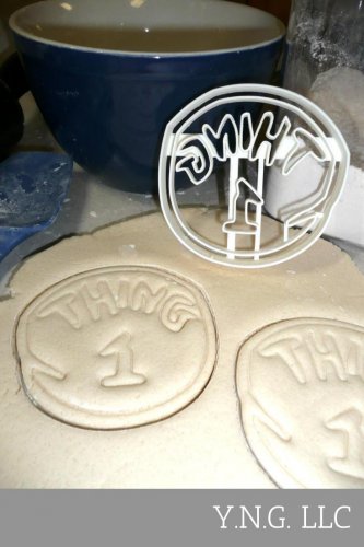 THING 1 DR SEUSS CAT IN THE HAT THING 2 FRIEND TWIN COOKIE CUTTER USA PR2426