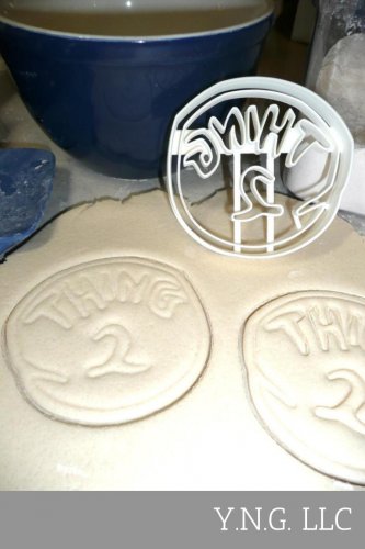 THING 2 DR SEUSS CAT IN THE HAT THING 1 FRIEND TWIN COOKIE CUTTER USA PR2427