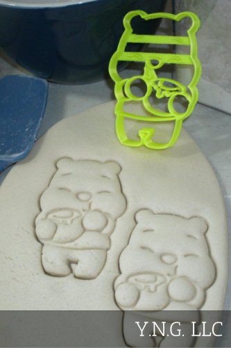 WINNIE THE POOH FULL BODY HOLDING HONEY HUNNY POT COOKIE CUTTER USA PR2374