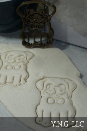 SITTING PUG DOG BREED ANIMAL PET PUPPY SIT CURLY TAIL COOKIE CUTTER USA PR2361