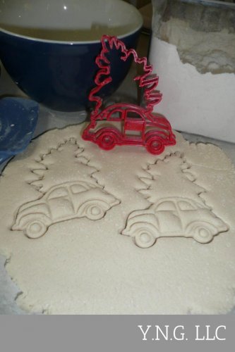 BEETLE CAR WITH CHRISTMAS TREE HOLIDAY VINTAGE VEHICLE COOKIE CUTTER USA PR2253