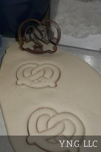 PRETZEL BAKED BREAD DOUGH TWISTED KNOT LOOP SOFT HARD COOKIE CUTTER USA PR2159