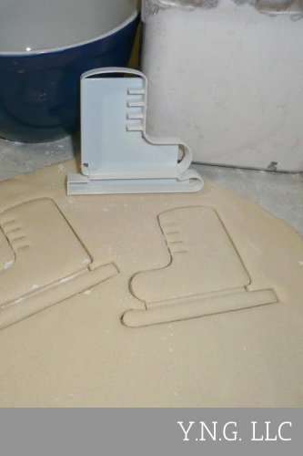 ICE SKATE WINTER WONDERLAND SNOW FAMILY FUN SPORT COOKIE CUTTER USA PR2040