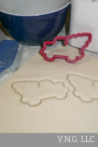 CLASSIC PICKUP TRUCK EVERGREEN IN BED CHRISTMAS TREE COOKIE CUTTER USA PR2033