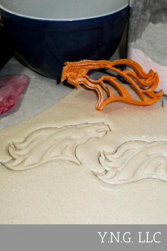 DENVER BRONCOS NFL FOOTBALL LOGO SPECIAL OCCASION COOKIE CUTTER USA PR953