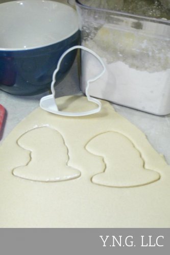 HAT FROM CAT IN THE HAT DR SEUSS KIDS BOOK OCCASION COOKIE CUTTER USA PR914