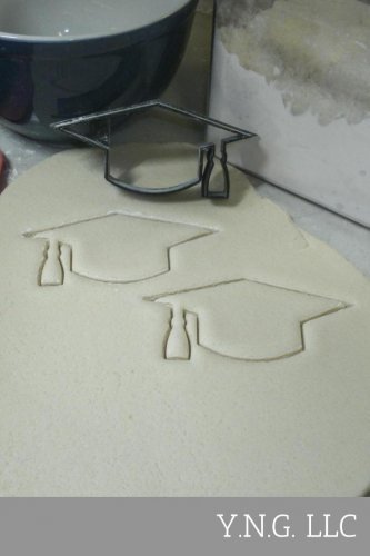 GRADUATION CAP HAT TASSEL HIGH SCHOOL COLLEGE PRESCHOOL COOKIE CUTTER USA PR890