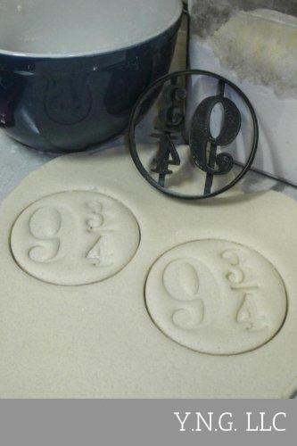 PLATFORM 9 3/4 NINE AND THREE-QUARTERS HARRY POTTER HOGWARTS COOKIE CUTTER PR882