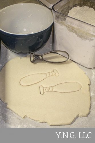 BASEBALL BAT WOODEN SOFTBALL SWING BATTER SPORTS COOKIE CUTTER USA PR876