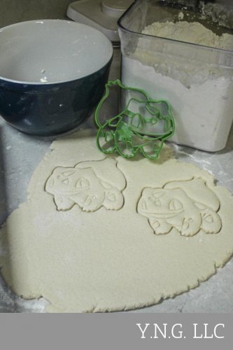 BULBASAUR GRASS POISON TYPE POKEMON GREEN SEED COOKIE CUTTER BAKING USA PR867