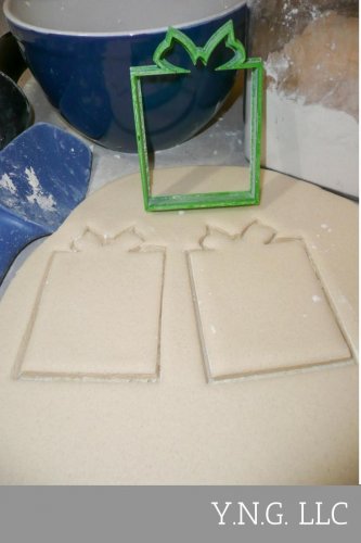 PRESENT CHRISTMAS GIFT BIRTHDAY HOLIDAY SPECIAL OCCASION COOKIE CUTTER USA PR176