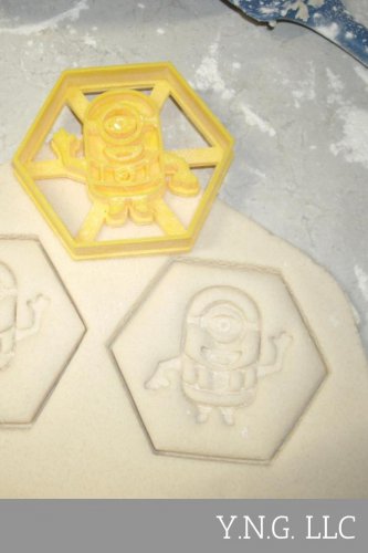 DESPICABLE ME MINION CHARACTER FONDANT BAKING TOOL COOKIE CUTTER USA PR431