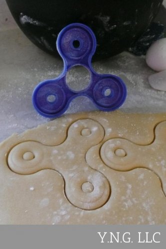 FIDGET SPINNER CHARACTER FONDANT BAKING TOOL COOKIE CUTTER USA PR444