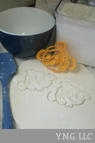 FINDING NEMO DISNEY PIXAR MOVIE CHARACTER FISH FONDANT COOKIE CUTTER USA PR523