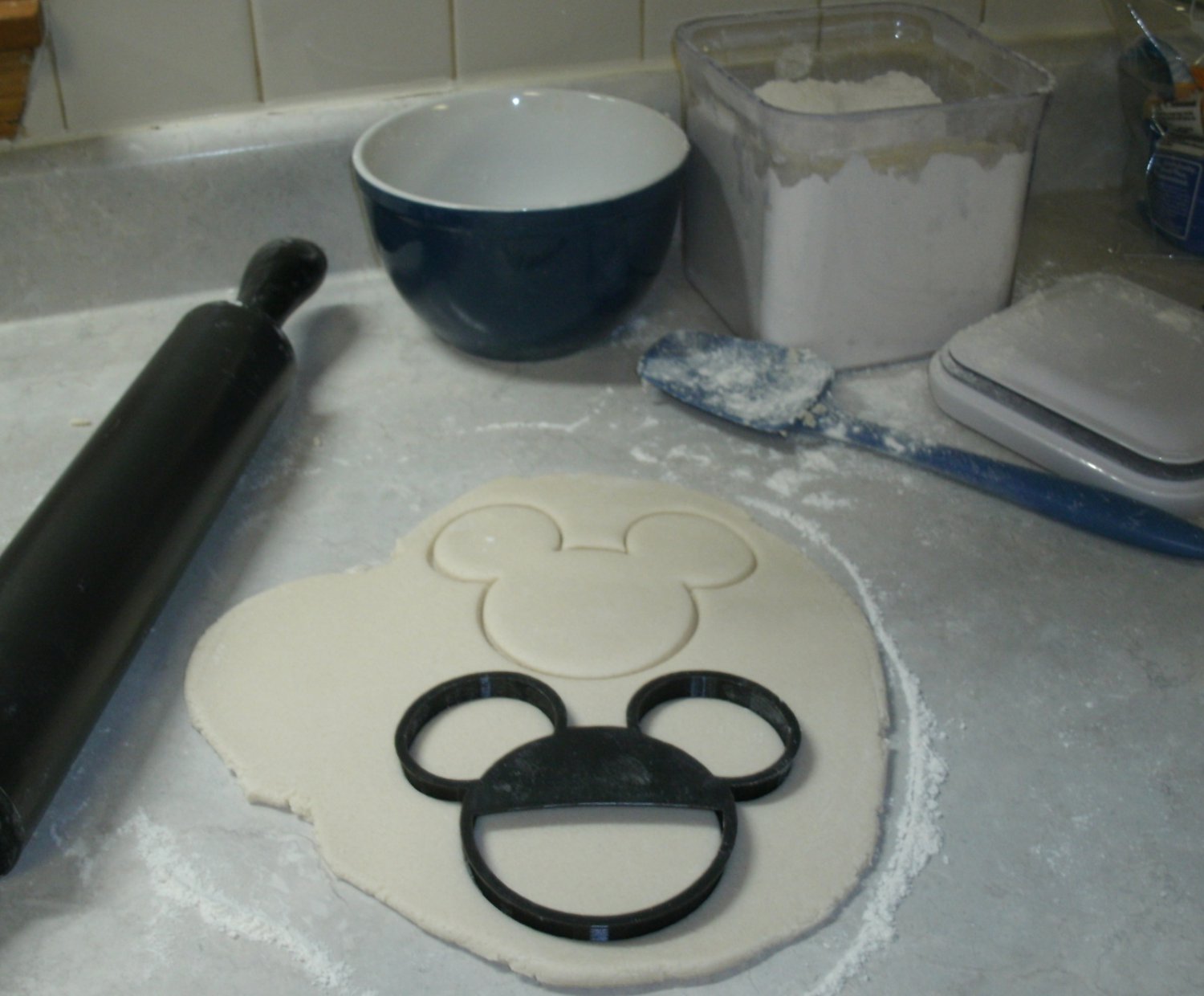 MICKEY MOUSE HEAD CARTOON DISNEY CHARACTER COOKIE CUTTER BAKING TOOL