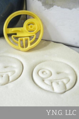 WINKING SMILEY FACE EMOJI EMOTICON SMILEYS SPECIAL OCCASION COOKIE CUTTER PR561