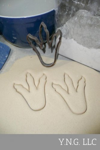 T-REX DINOSAUR FOOTPRINT FOOT PRINT TYRANNOSAURUS COOKIE CUTTER USA PR566