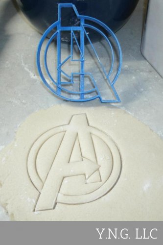 AVENGERS INFINITY WARS SUPERHERO MARVEL CHARACTER COOKIE CUTTER TOOL USA PR584