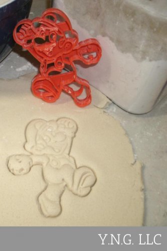 SUPER MARIO JUMPING CHARACTER MARIO BROTHERS NINTENDO COOKIE CUTTER USA PR590