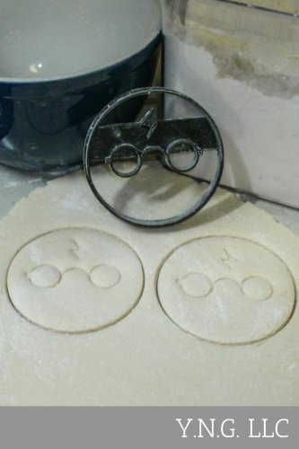 HARRY POTTER WIZARD LIGHTNING BOLT BOOK NOVEL MOVIE SPECIAL COOKIE CUTTER PR660