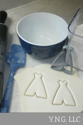 TEEPEE TIPI CONE-SHAPED CONICAL TENT CAMPING COOKIE CUTTER FONDANT BAKING PR666