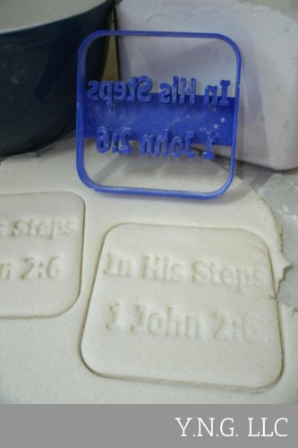 IN HIS STEPS 1 JOHN 2:6 VERSE BIBLE RELIGIOUS CHRISTIAN COOKIE CUTTER USA PR683