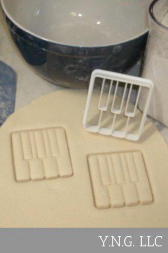 PIANO KEYBOARD STRINGED MUSICAL INSTRUMENT IVORY KEYS COOKIE CUTTER USA PR688