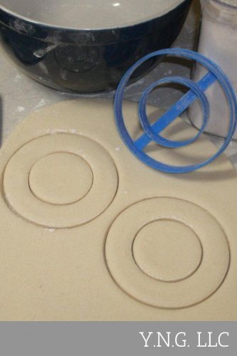 DONUT DOUGHNUT CONFECTION DESSERT OR WREATH COOKIE CUTTER FONDANT TOOL USA PR713