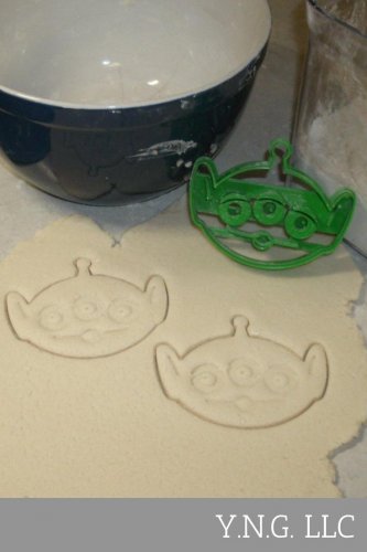 ALIEN PIZZA PLANET CLAW GAME TOY STORY CARTOON DISNEY PIXAR COOKIE CUTTER PR724