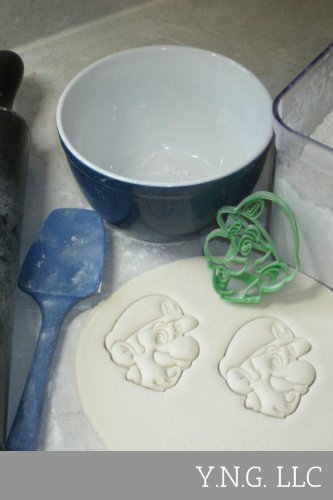 LUIGI MARIO BROTHERS NINTENDO VIDEO GAME MOVIE CARTOON COOKIE CUTTER USA PR745