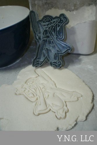 YODA JEDI MASTER STAR WARS MOVIE CHARACTER LIGHTSABER COOKIE CUTTER USA PR748