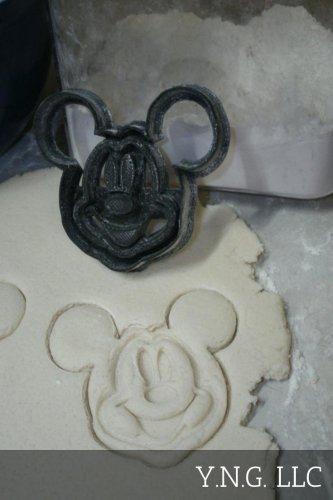 MICKEY MOUSE FACE WITH DETAILS DISNEY SPECIAL OCCASION COOKIE CUTTER PR758S