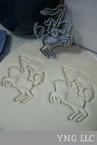 KNIGHT ON HORSE WITH LANCE MIDDLE AGES SOLDIER FANTASY ARMOR COOKIE CUTTER PR775