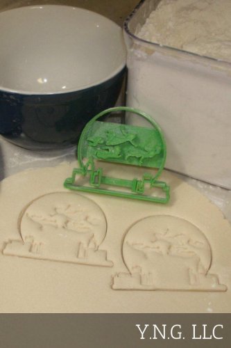 PETER PAN FLYING OVER CITY SKYLINE MOVIE BOOK TV DISNEY COOKIE CUTTER USA PR780