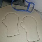 LONG CUFF MITTEN OUTLINE COLD SNOWY WEATHER ACCESSORY COOKIE CUTTER USA PR3086