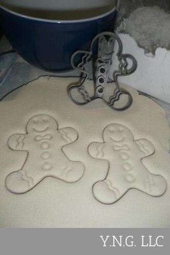 GINGERBREAD BOY WITH OUTFIT DETAILS CHRISTMAS HOLIDAY COOKIE CUTTER USA PR3213