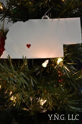 NEBRASKA STATE OUTLINE LINCOLN RED HEART ORNAMENT HOLIDAY CHRISTMAS USA PR244-NE