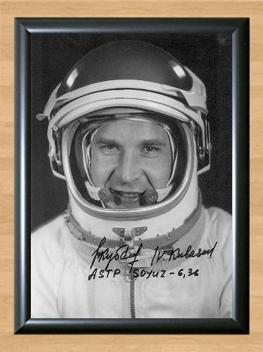 Alexei Leonov First Space Walk History Signed Autographed Photo Poster Print Memorabilia A2 16.5x23.