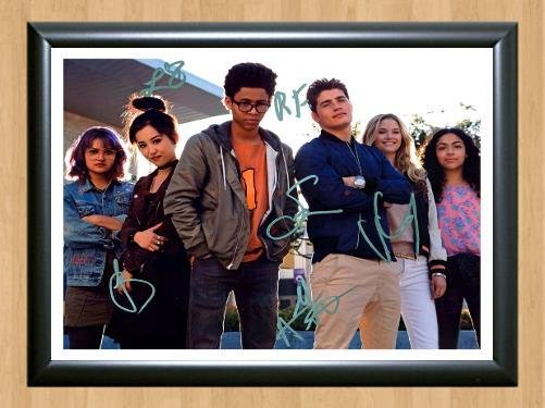 Marvel's Runaways Cast Signed Autographed Photo Poster Print Memorabilia A2 16.5x23.4""